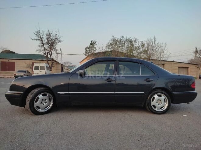 Mercedes E 230 1995, 27,358 km - 2.3 l - Bakı