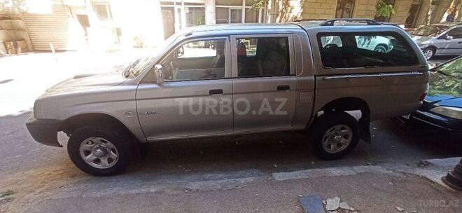 Mitsubishi L200 2006, 250,000 km - 2.5 л - Bakı