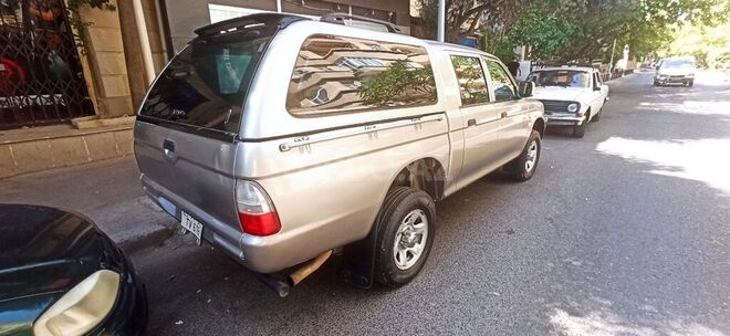 Mitsubishi L200 2006, 250,000 km - 2.5 л - Bakı