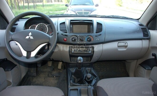 Mitsubishi L200 2013, 305,000 km - 2.4 l - Bakı