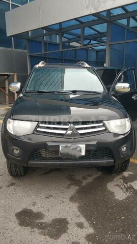 Mitsubishi L200 2013, 305,000 km - 2.4 l - Bakı