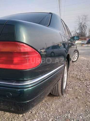 Mercedes E 200 1998, 380,000 km - 2.0 л - Ucar