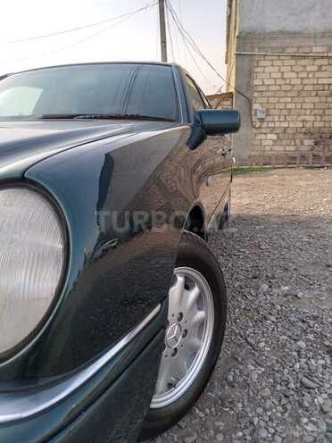 Mercedes E 200 1998, 380,000 km - 2.0 л - Ucar