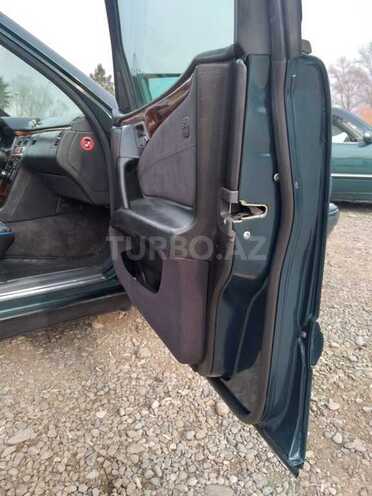Mercedes E 200 1998, 380,000 km - 2.0 л - Ucar