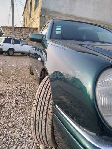 Mercedes E 200 1998, 380,000 km - 2.0 л - Ucar