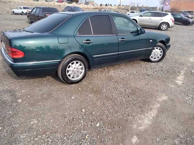 Mercedes E 200 1998, 380,000 km - 2.0 л - Ucar