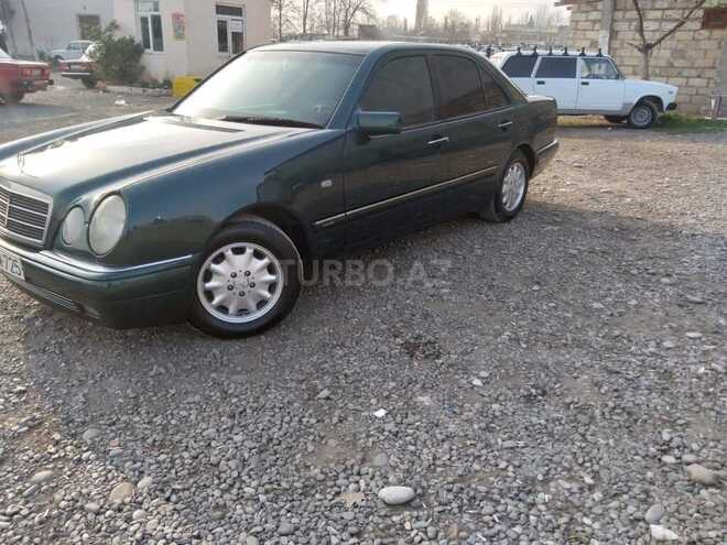 Mercedes E 200 1998, 380,000 km - 2.0 л - Ucar