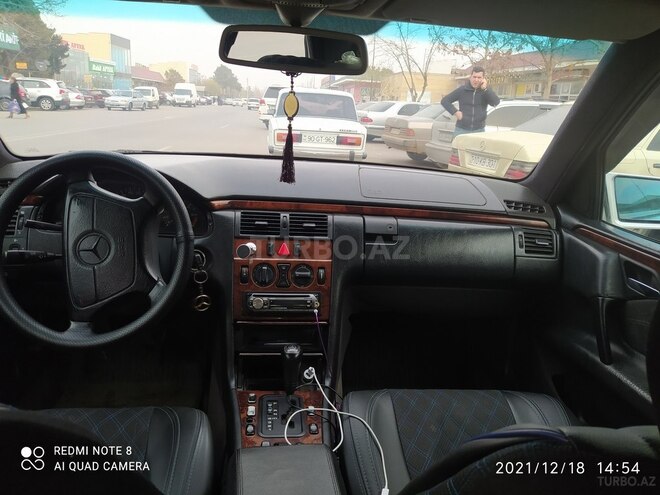 Mercedes E 220 1998, 629,698 km - 2.2 л - Beyləqan