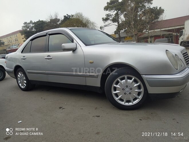 Mercedes E 220 1998, 629,698 km - 2.2 л - Beyləqan