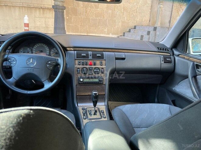 Mercedes E 240 2000, 299,000 km - 2.4 л - Bakı