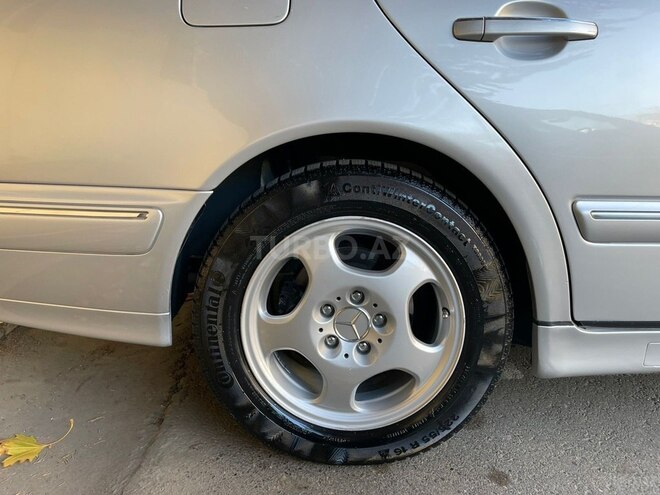 Mercedes E 240 2000, 299,000 km - 2.4 л - Bakı