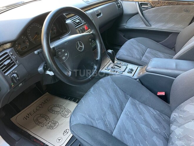 Mercedes E 240 2000, 299,000 km - 2.4 л - Bakı