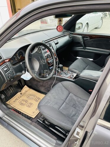 Mercedes E 240 1997, 448,270 km - 2.4 l - Bakı