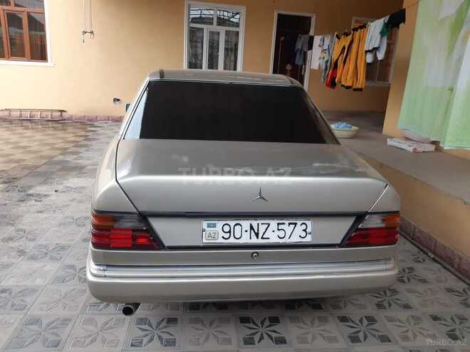 Mercedes E 200 1993, 236,000 km - 2.0 l - Qazax