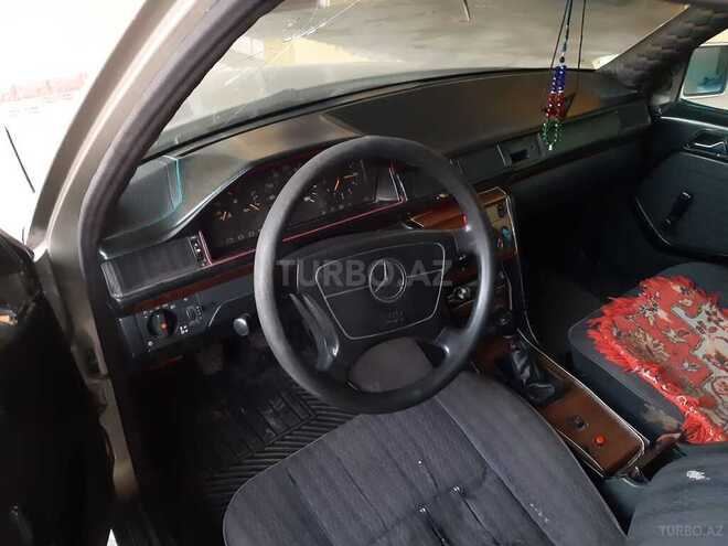 Mercedes E 200 1993, 236,000 km - 2.0 l - Qazax