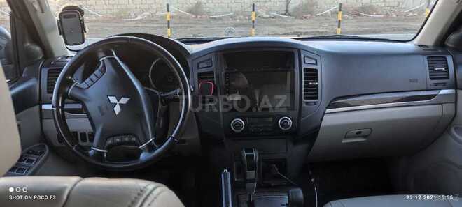 Mitsubishi Pajero 2009, 256,500 km - 3.5 л - Bakı