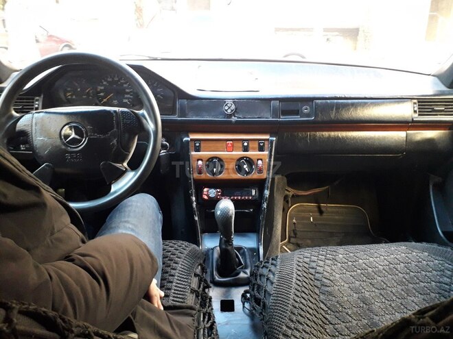 Mercedes E 200 1992, 193,458 km - 2.0 l - Bakı