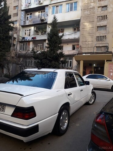 Mercedes E 200 1992, 193,458 km - 2.0 l - Bakı