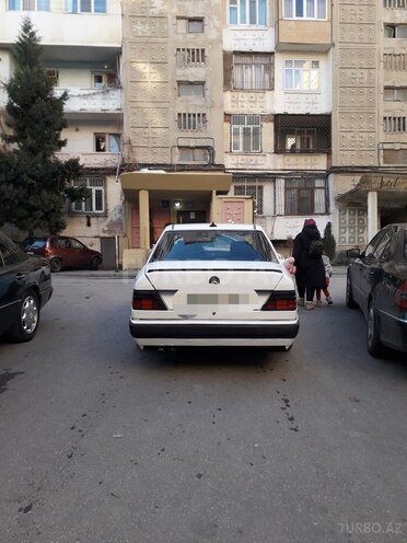 Mercedes E 200 1992, 193,458 km - 2.0 l - Bakı
