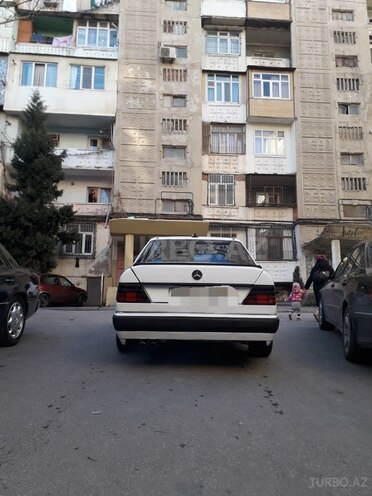Mercedes E 200 1992, 193,458 km - 2.0 l - Bakı