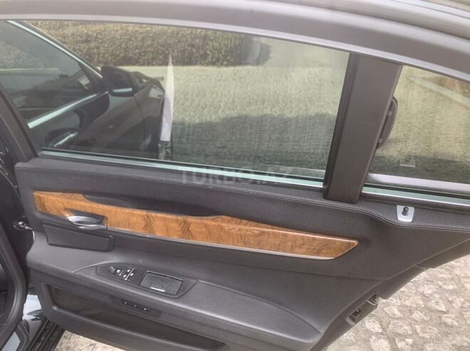 BMW 740 2010, 215,000 km - 3.0 л - Bakı