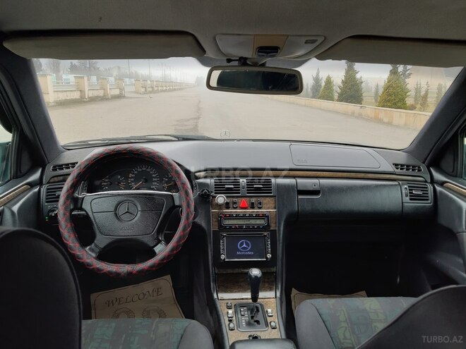 Mercedes E 200 1997, 290,000 km - 2.0 л - Quba