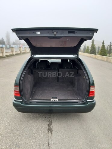 Mercedes E 200 1997, 290,000 km - 2.0 л - Quba