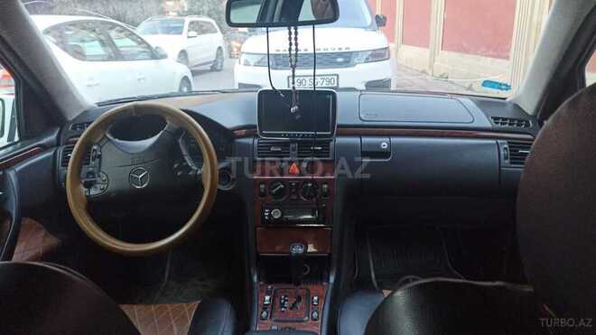 Mercedes E 220 2000, 292,900 km - 2.2 l - Sumqayıt