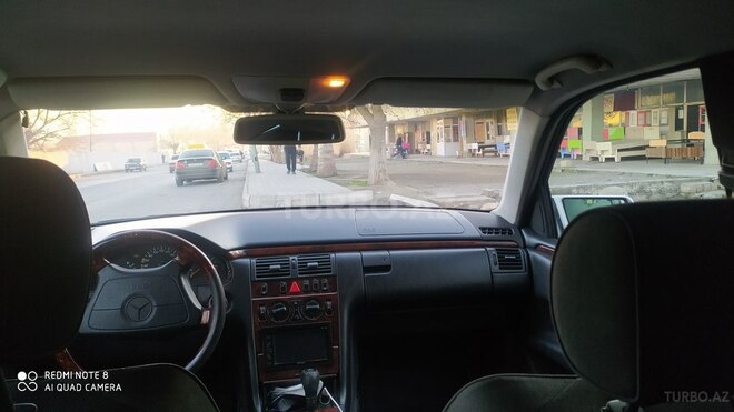 Mercedes E 240 1998, 300,000 km - 2.4 l - Bərdə