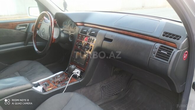 Mercedes E 240 1998, 300,000 km - 2.4 l - Bərdə