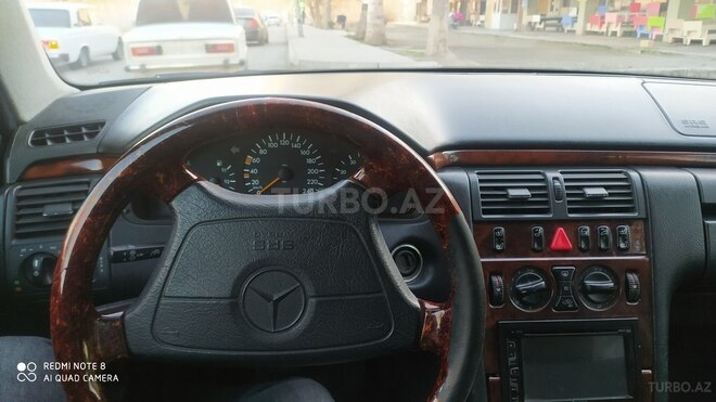 Mercedes E 240 1998, 300,000 km - 2.4 l - Bərdə