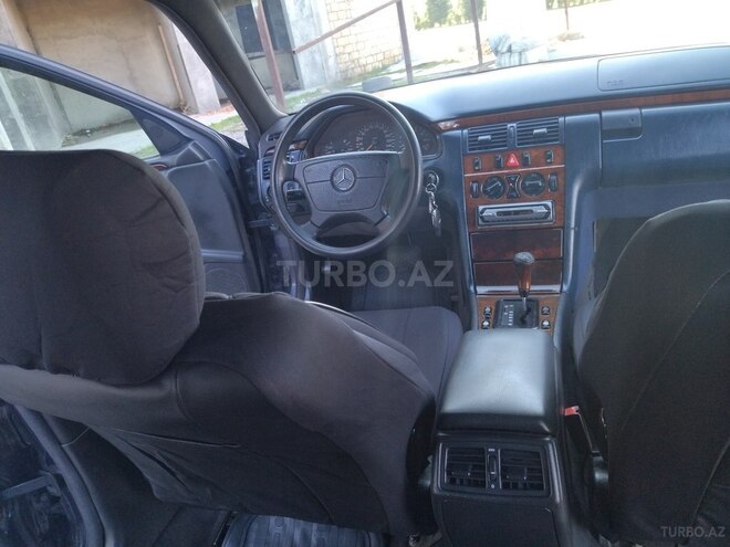 Mercedes E 230 1995, 385,000 km - 2.3 l - Bakı