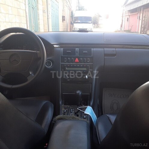 Mercedes E 240 1998, 195,000 km - 2.4 l - Bakı