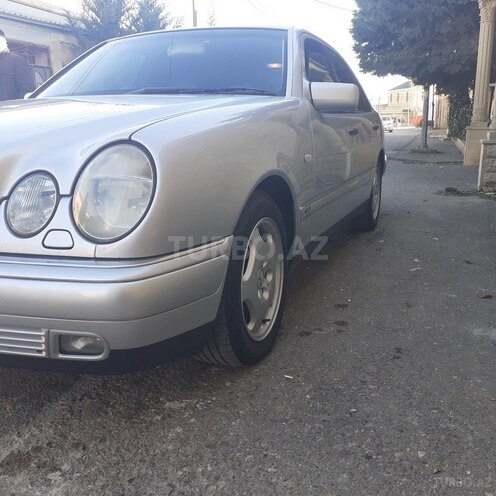 Mercedes E 240 1998, 195,000 km - 2.4 l - Bakı