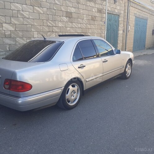 Mercedes E 240 1998, 195,000 km - 2.4 l - Bakı