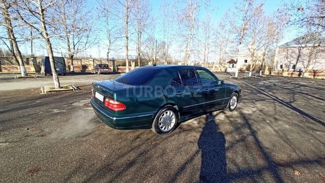 Mercedes E 240 2001, 250,000 km - 2.4 l - Xaçmaz