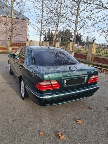 Mercedes E 240 2001, 250,000 km - 2.4 l - Xaçmaz