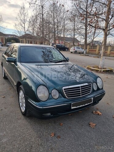 Mercedes E 240 2001, 250,000 km - 2.4 l - Xaçmaz
