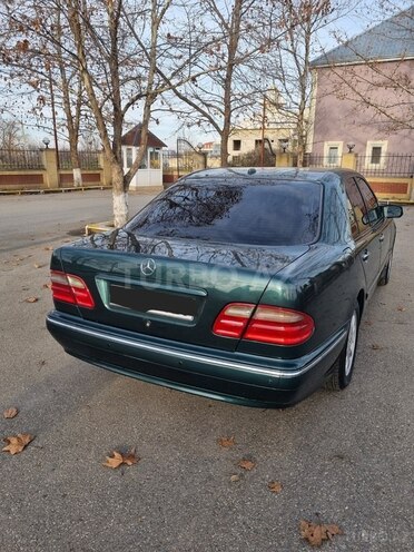 Mercedes E 240 2001, 250,000 km - 2.4 l - Xaçmaz