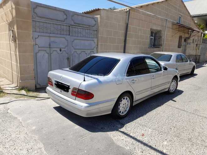 Mercedes E 220 2000, 278,500 km - 2.2 l - Bakı