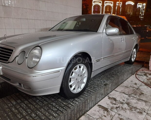 Mercedes E 220 2000, 278,500 km - 2.2 l - Bakı