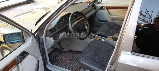 Mercedes E 220 1994, 297,800 km - 2.2 l - Bakı