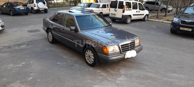 Mercedes E 220 1994, 297,800 km - 2.2 l - Bakı