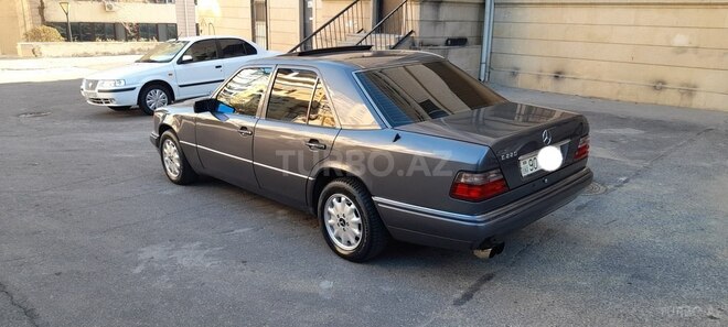 Mercedes E 220 1994, 297,800 km - 2.2 l - Bakı