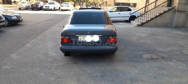 Mercedes E 220 1994, 297,800 km - 2.2 l - Bakı