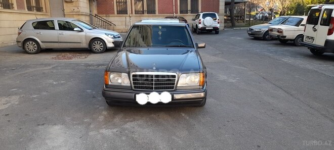 Mercedes E 220 1994, 297,800 km - 2.2 l - Bakı