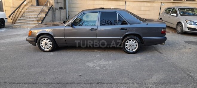 Mercedes E 220 1994, 297,800 km - 2.2 l - Bakı