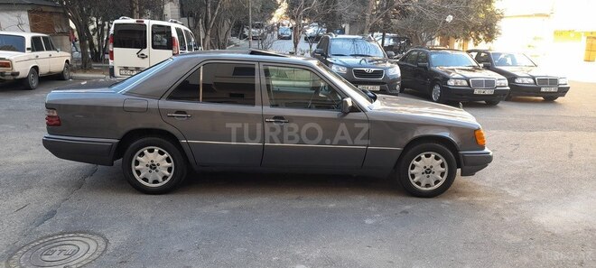Mercedes E 220 1994, 297,800 km - 2.2 l - Bakı