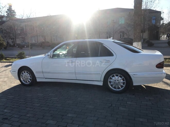 Mercedes E 270 2001, 324,000 km - 2.7 l - İmişli