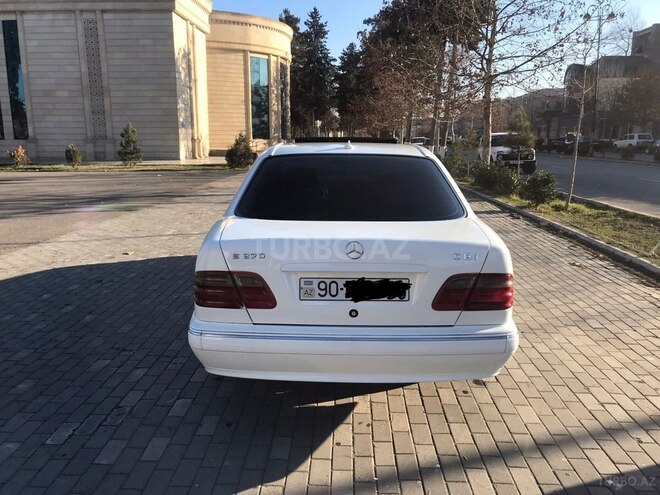 Mercedes E 270 2001, 324,000 km - 2.7 l - İmişli
